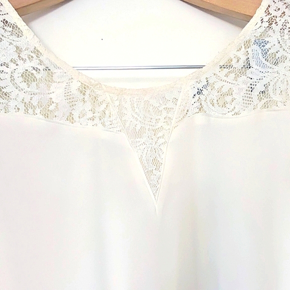 Express Cream Lace Short Sleeve Blouse - Picture 4 of 8